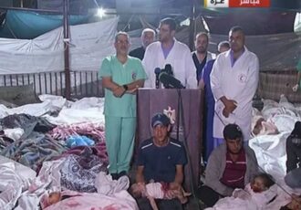 نشست خبی وزارت بهداشت فلسطین در حیاط بیمارستان