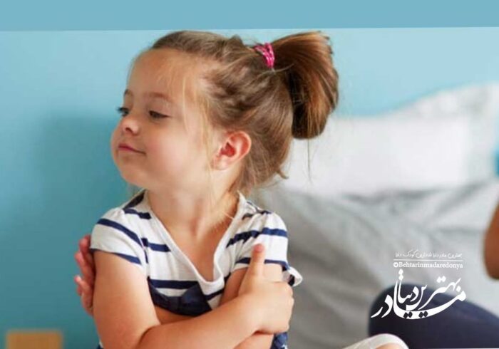 کودکی کە تنبیە بدنی می شود