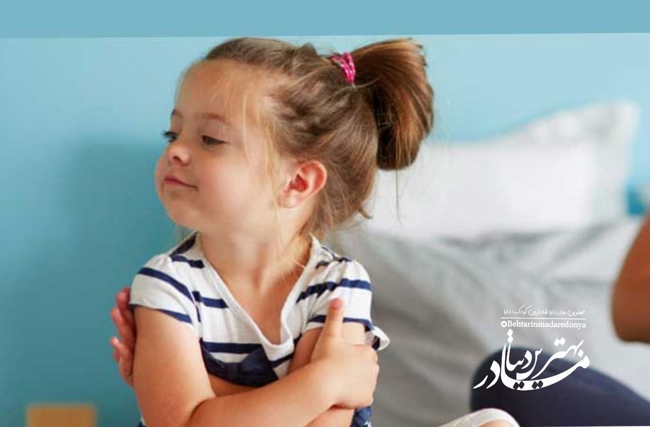 کودکی کە تنبیە بدنی می شود