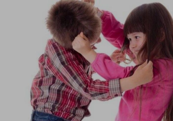 به کودکتون یاد بدین وقتی کسی شروع به کتک زدنش کرد از خودش دفاع کنه