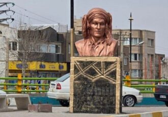 سردیس استاد «حسن زیرک» در میدان معلم شهر بوکان نصب شد