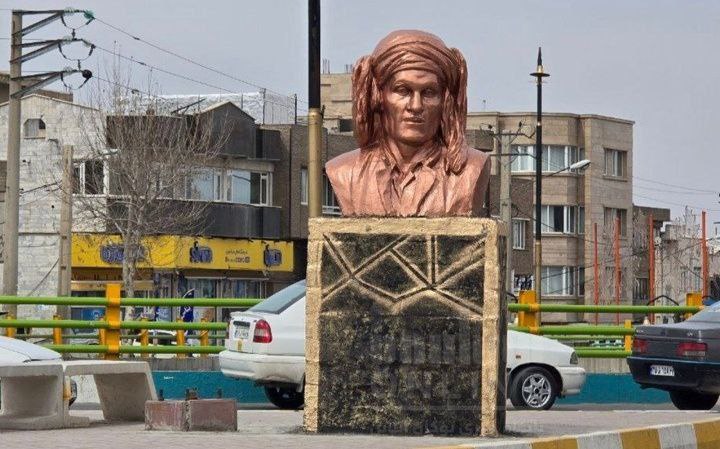 سردیس استاد «حسن زیرک» در میدان معلم شهر بوکان نصب شد
