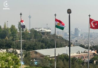 تارانی پایتەختی ئێران بۆ پێشوازیی لە نێچیرڤان بارزانی ئاڵای کوردستان هەڵکراوە.