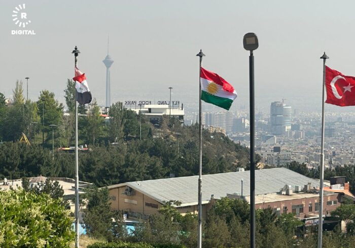تارانی پایتەختی ئێران بۆ پێشوازیی لە نێچیرڤان بارزانی ئاڵای کوردستان هەڵکراوە.