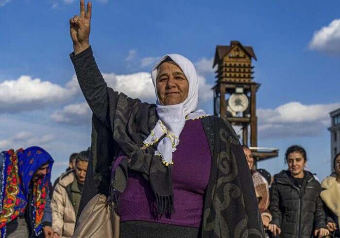 پ‌ک‌ک از روز جمعه تحویل سلاح‌های خود را آغاز می‌کنند